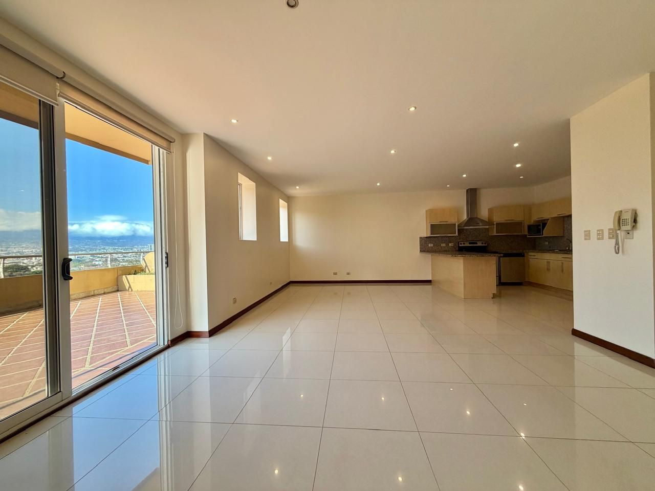 Apartamento con Gran Terraza y línea blanca - Foto 2
